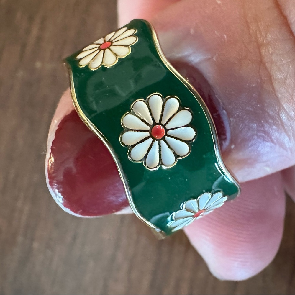 Wavy Daisy Ring in Green